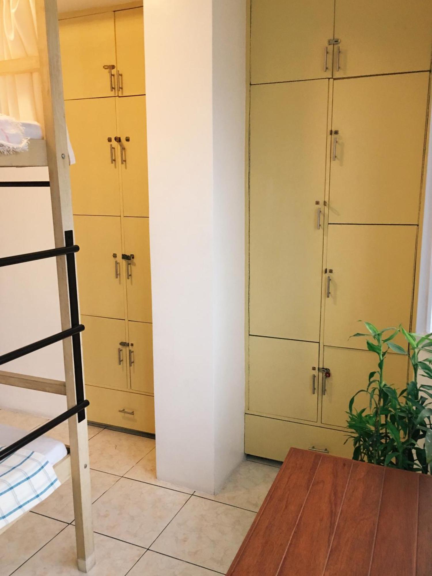 1 River Central Hostel Makati City Room photo