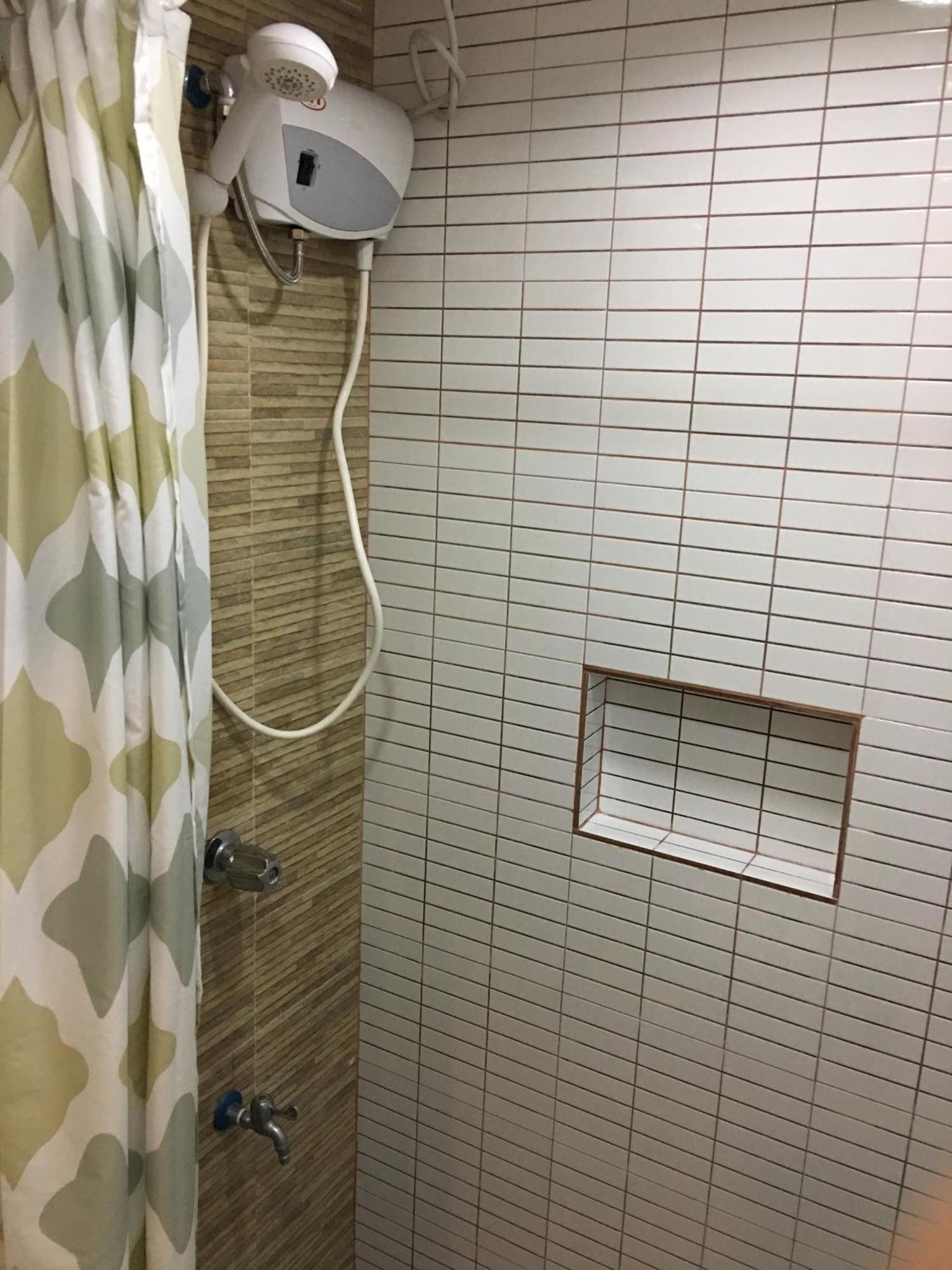 1 River Central Hostel Makati City Room photo