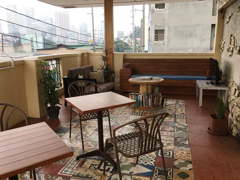 1 River Central Hostel Makati City Exterior photo
