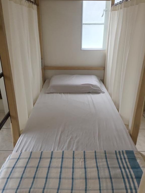 1 River Central Hostel Makati City Room photo