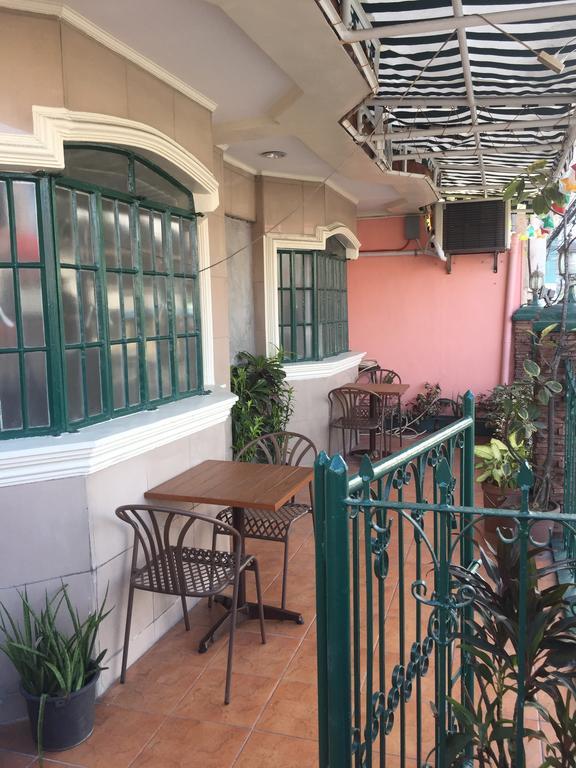 1 River Central Hostel Makati City Exterior photo